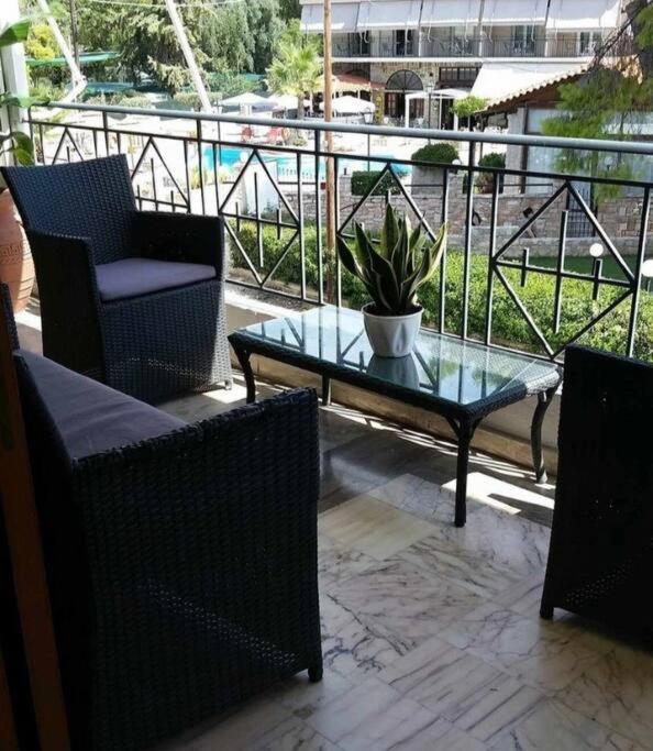Helens Apartment Толон Экстерьер фото